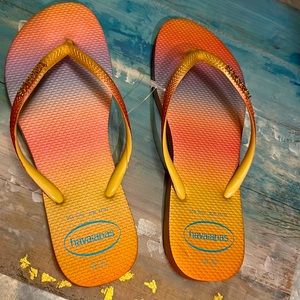 Havaianas multi colored Flip Flips, size 9/10